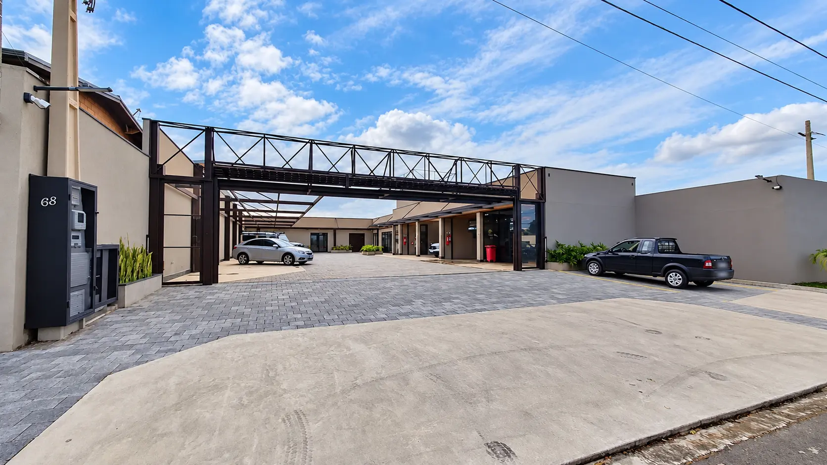 Fachada da AR7 Car Wash na R. Dr. Walmor Largura, 68, em Campinas